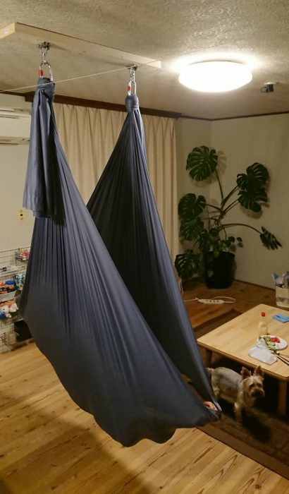 家でもハンモックヨガ